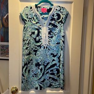 Lilly Pulitzer Cap sleeve tunic dresss with detailed neckline- size medium